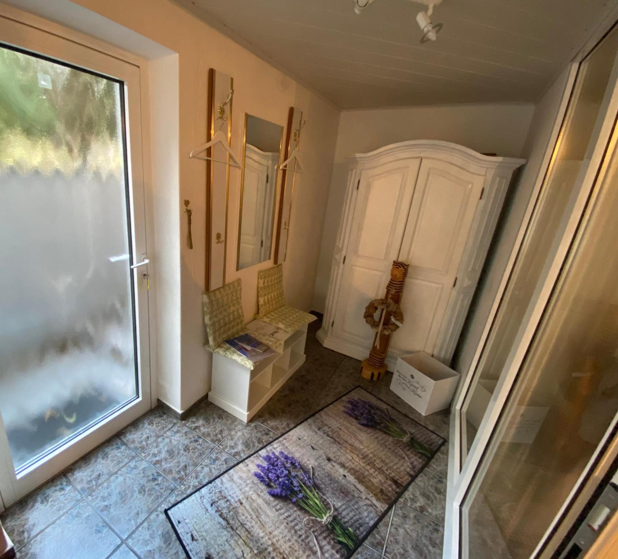 Grosse Helle Wohnung Am Wald In Bad Saarow Nahe Gruenheide Und Berlin Souterrain מראה חיצוני תמונה