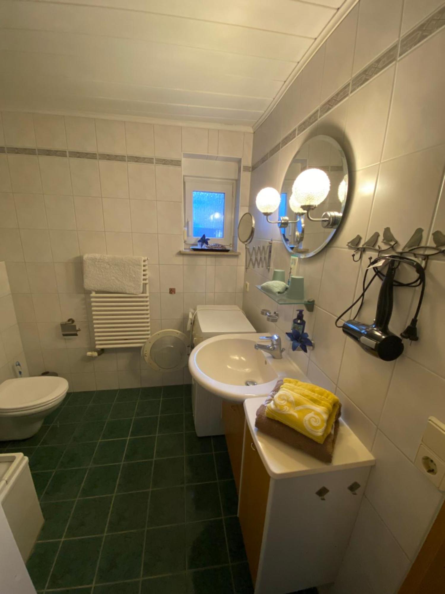 Grosse Helle Wohnung Am Wald In Bad Saarow Nahe Gruenheide Und Berlin Souterrain מראה חיצוני תמונה